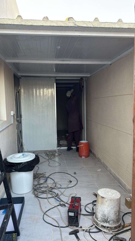 غرف وأسقف سندويش بانل بالرياض:الدليل الشامل للمميزات والأسعار وطرق التركيب